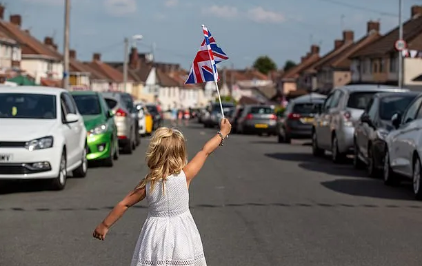 英国新风暴来袭：气象局红色警报！英国公共假期再增加！