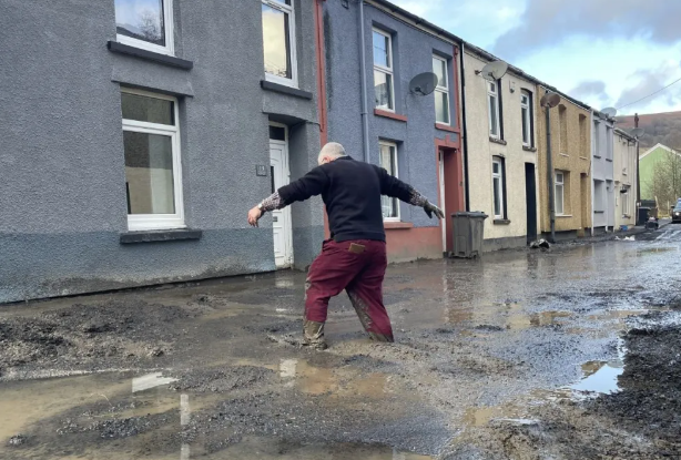 英国新风暴来袭：气象局红色警报！英国公共假期再增加！