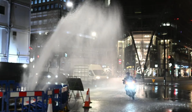 英国新风暴来袭：气象局红色警报！英国公共假期再增加！