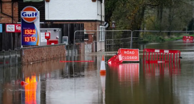 今早，英国发布超200条警报